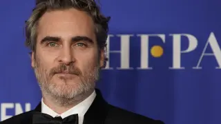 77th Golden Globe Awards - Photo Room - Beverly Hills, California, U.S., January 5, 2020 - Joaquin Phoenix poses backstage. REUTERS/Mike Blake [[[REUTERS VOCENTO]]] AWARDS-GOLDENGLOBES/