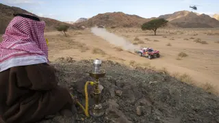 Carlos Sainz, en acción durante la cuarta etapa del Dakar