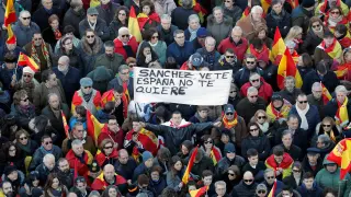 A demonstrator carries a banner during a protest called by far-right party VOX against the new coalition government led by Spain's Prime Minister Pedro Sanchez, at Cibeles Square in Madrid, Spain, January 12, 2020. The banner reads "Sanchez, leave. Spain does not want you". REUTERS/Susana Vera [[[REUTERS VOCENTO]]] SPAIN-POLITICS/PROTEST