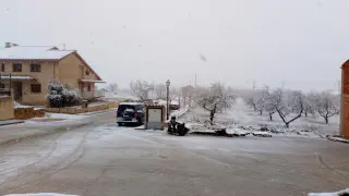 Nieve en la N-232 en Monroyo (Teruel), este domingo.