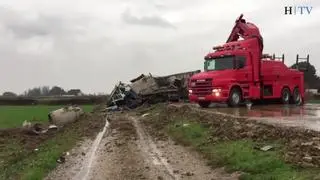 Los fallecidos son los tres conductores de los vehículos. La carretera está cortada en ambos sentidos y la entrada a Zaragoza se encuentra colapsada.