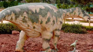 Reconstrucción del ornitópodo Iguanodon exhibida actualmente en Dinópolis-Teruel