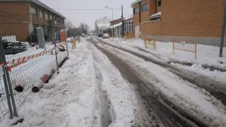 Una calle céntrica de Cariñena, esta mañana cuando no había casi circulación por la nevada.
