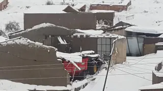 La nieve ha hundido en Villar de los Navarros la techumbre de cinco cocheras