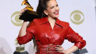 Rosalía ganó el Grammy al mejor disco latino de rock, urbano o alternativo por su álbum 'El mal querer'. .