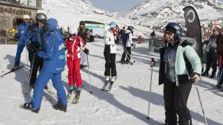 Turistas rusos esquiando en Formigal /Foto Rafael Gobantes / 25-1-16 [[[HA ARCHIVO]]]