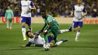 Varane adelanta al Real Madrid a los 6 minutos de partido en La Romareda.