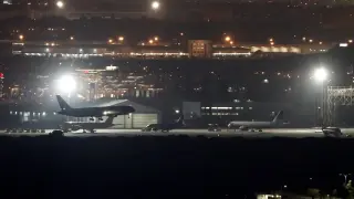 El avión de Air Canadá que lleva horas sobrevolando el espacio aéreo cercano al aeropuerto de Barajas, en el momento de su aterrizaje en el aeropuerto madrileño, sin incidencias, a las 19.07 hora local.