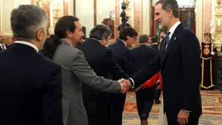 Pablo Iglesias saluda al Rey