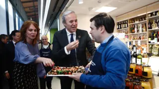 Jorge Azcón, este miércoles, en la inauguración de la rehabilitación del Mercado Central de Zaragoza