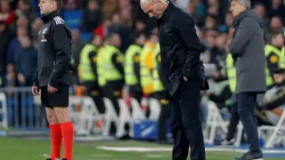 El entrenador del Real Madrid, Zinedine Zidane, contrariado