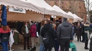 Quince establecimientos han participado este sábado en la Feria del Remate de Monzón.
