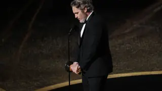 Joaquin Phoenix recoge el Óscar a mejor actor