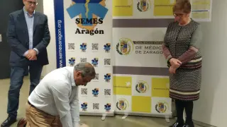 Los representantes de SEMES Aragón enseñarán la técnica de reanimación cardiopulmonar.