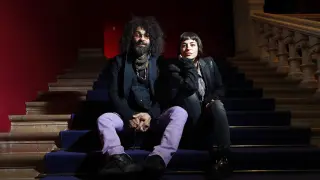 Ara Malikian y Nata Moreno, en el Paraninfo de la Universidad de Zaragoza.