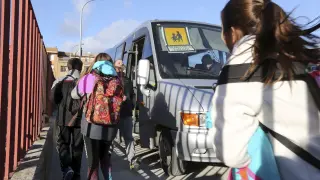 Transporte escolar en Ayerbe.