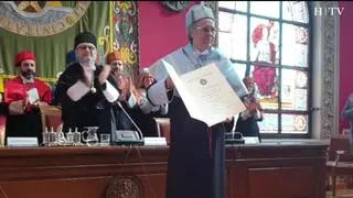 El artista Joan Manuel Serrat ha sido nombrado este viernes doctor honoris causa de la Universidad de Zaragoza en un acto solemne que ha tenido lugar en el paraninfo de la institución académica.