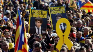 Miles de personas asisten este sábado al acto protagonizado por Carles Puigdemont, junto a Antoni Comín y Clara Ponsatí, en Perpiñán.