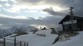 La nieve ha vuelto al Pirineo después de un mes de sequía.