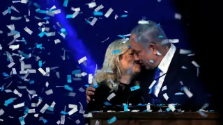 Netanyahu junto a su esposa