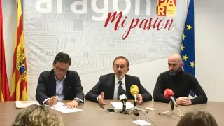 Roque Vicente, Joaquín Serrano y Fran Aísa durante la rueda de prensa de este martes.