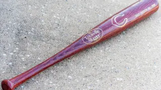 Foto de archivo de un bate de béisbol