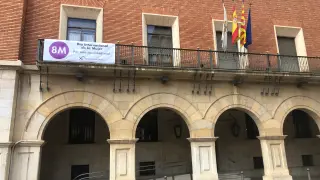 Pancarta instalada en la fachada de la Diputación de Teruel.