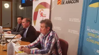 Carlos Peñasco, Pablo Martínez y Javier Masip durante la rueda de prensa de este lunes.