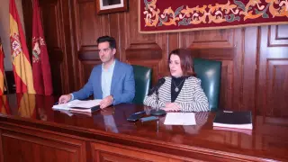 Emma Buj y Ramón Fuertes, al anunciar el traslado del mercadillo.