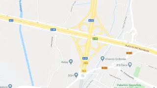 Un motorista de 41 años murió este lunes en un accidente de circulación ocurrido a la salida del barrio de Santa Isabel en la capital aragonesa.