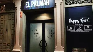 Bar El Palmar, uno de los establecimientos de la plaza de Los Fueros que ha decidido cerrar temporalmente.