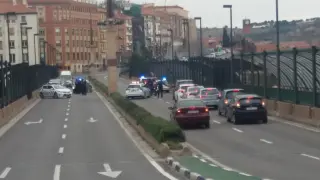 Control de la Policía Local en Teruel en el Viaducto Nuevo.