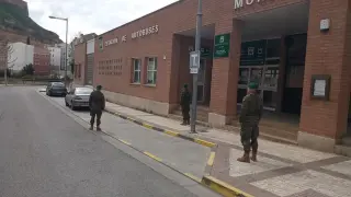 Militares del Regimiento Galicia 64, de Jaca, han empezado a patrullar este domingo las calles de Monzón.