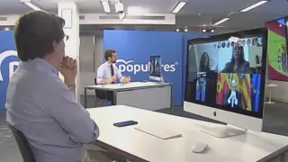 Casado mantiene una videoconferencia con alcaldes de la FEMP del PP