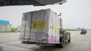 El avión de la Base de Zaragoza llega a Torrejón con 14 toneladas de test y mascarillas