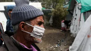 Un residente en el campo de refugiados de Moria, en la isla de Lesbos, en Grecia.