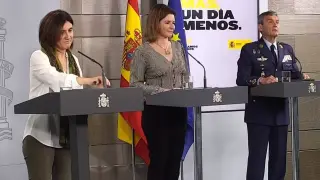 María José Sierra, izquierda, durante la rueda de prensa ofrecida este sábado en la Moncloa.