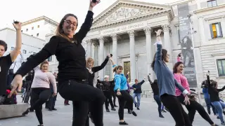 La Academia de las Artes del Folclore y la Jota bailó ante el Congreso para pedir apoyo a la candidatura a Patrimonio de la Humanidad.