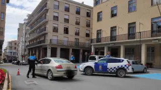 La Policía Local de Tauste, durante un control en el municipio.