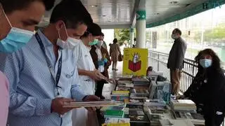 Las editoriales aragonesas donan este 23 de abril libros a los trabajadores del Hospital Miguel Servet de Zaragoza, como gesto de "gratitud" por su "gran labor".
