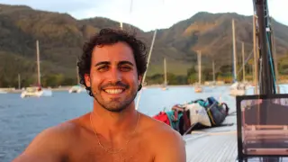 Adrián Valios, ingeniero naval y capitán de barco zaragozano, confinado en el Caribe.