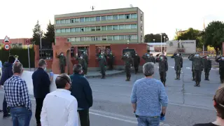 Homenaje de los taxistas a los militares del Regimiento de Pontoneros, en el cuartel Sangenis de Monzalbarba.