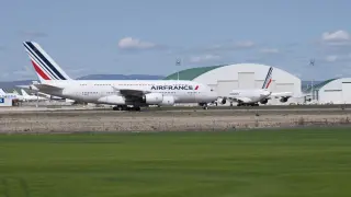 Avión A380 de Air France, al llegar al aeropuerto de Teruel.