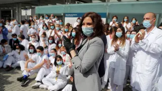 Isabel Díaz Ayuso asiste al acto de cierre del hospital de campaña del recinto ferial de Ifema este viernes.
