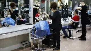 Reabren las peluquerías en Zaragoza