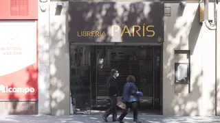 Apertura de comercios en Zaragoza, librería París