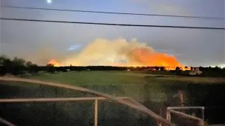 Vista de la zona de La Chopera en llamas desde el casco urbano.