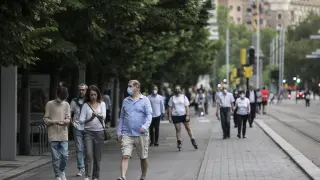 Las calles de Zaragoza se llevan a la hora del paseo