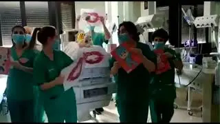 Los sanitarios del Hospital Clínico Universitario Lozano Besa de Zaragoza han elaborado un emotivo vídeo para los niños que se encuentran ingresados en el Día del Niño Hospitalizado.