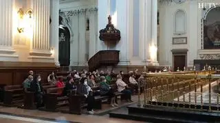 Cientos de feligreses han vuelto este domingo a escuchar misa en el Pilar, después de dos meses de confinamiento.